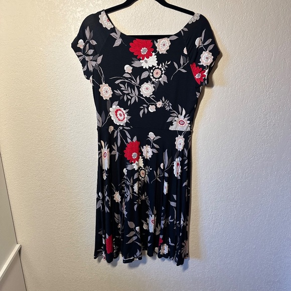 Ann Taylor LOFT Floral Fit & Flare Dress – Size M - Picture 3 of 7